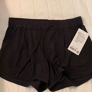NWT Lululemon Stroll at Sundown short